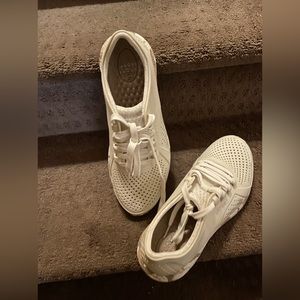 Croc athletic shoes size 11w